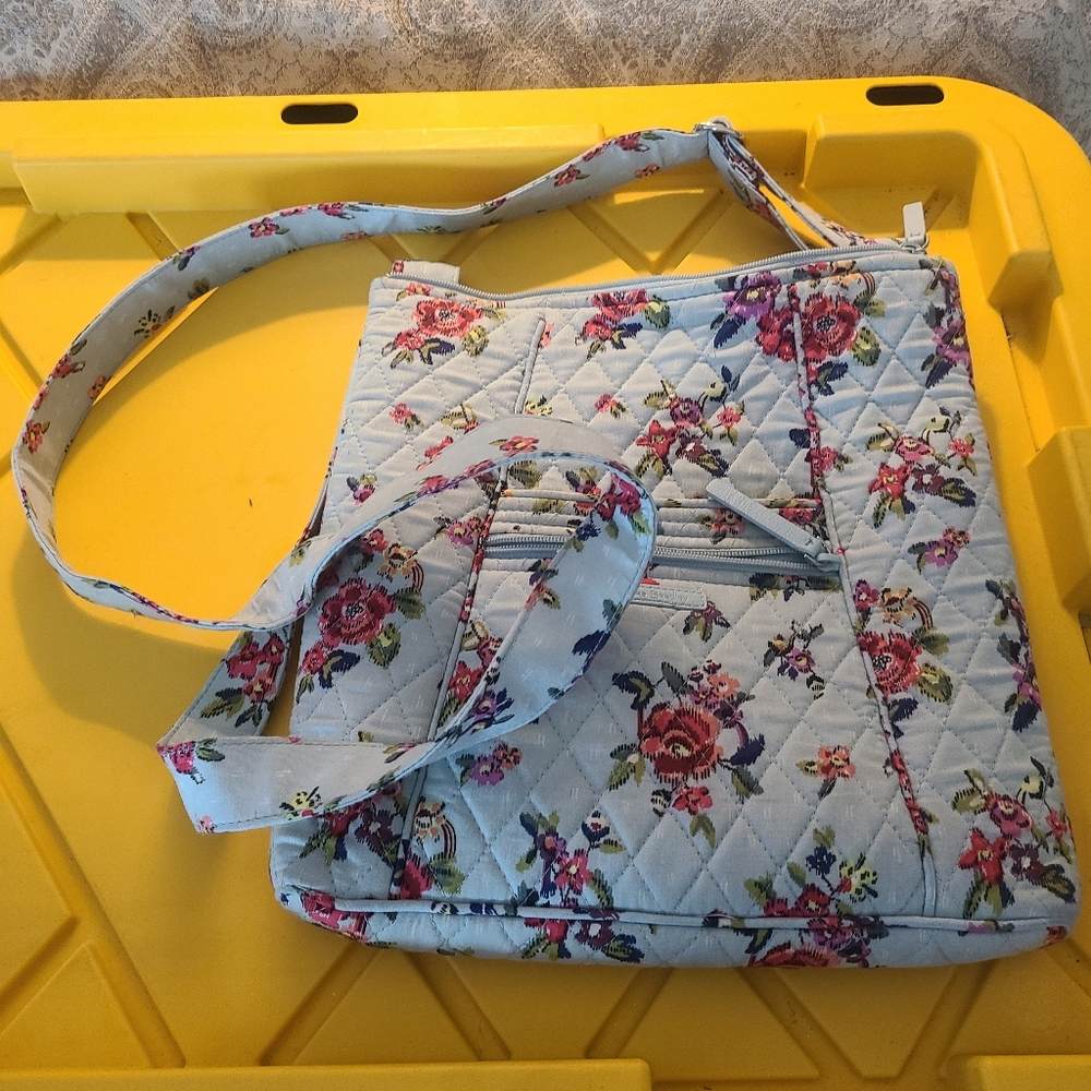 Vera Bradley Hipster, 10.75"x11"x1.75" Color Water Bouquet